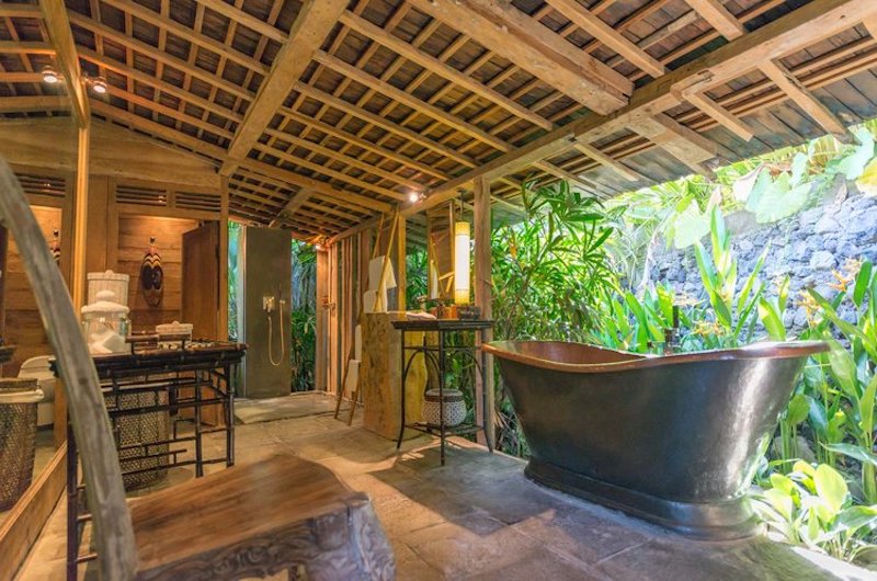 Bathroom with Bathtub - Villa Asli - Canggu, Bali
