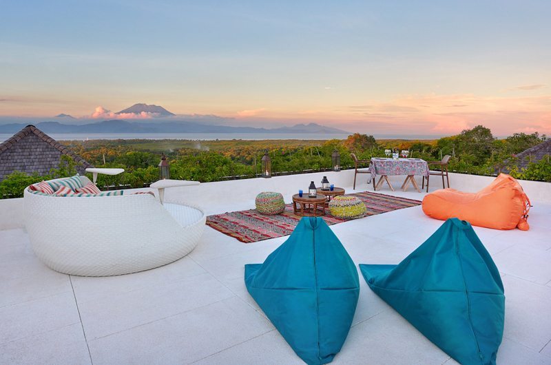 Alfresco Dining and Seating Area on the terrace - 353 Degrees North - Nusa Lembongan, Bali