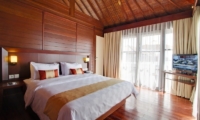 Bedroom with Wooden Floor - Amadea Villas - Seminyak, Bali