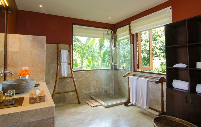 Bathroom with Mirror - Atas Awan Villa - Ubud, Bali