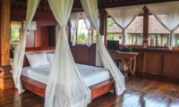 Bedroom with Wooden Floor - Atas Awan Villa - Ubud, Bali