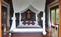 Bedroom with Wooden Floor - Awan Biru Villa - Ubud, Bali