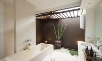 Bathroom with Bathtub - Bvilla Spa - Seminyak, Bali