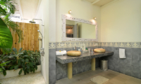 His and Hers Bathroom with Mirror - Casa Cinta 2 - Batubelig, Bali