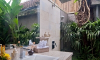 Semi Open Bathroom - Esha Seminyak - Seminyak, Bali