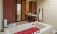 Bathroom with Bathtub - Imani Villas Ariana - Umalas, Bali