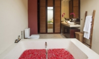 Romantic Bathtub Set Up - Imani Villas Ariana - Umalas, Bali