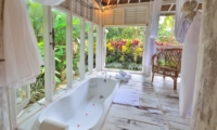 Bathtub with Garden View - Jendela Di Bali - Gianyar, Bali