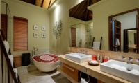 Romantic Bathtub Set Up - Karang Kembar 3 - Uluwatu, Bali