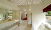Bathroom with Bathtub - Matahari Villa - Seseh, Bali