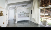 Bedroom with Four Poster Bed - Morabito Art Villa - Canggu, Bali
