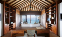 Bedroom with Study Table - Opera Villa - Nusa Lembongan, Bali