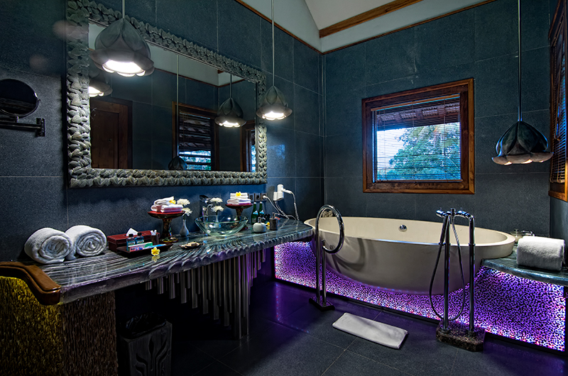 Bathroom with Bathtub - Permata Ayung Garuda Wing Room - Ubud, Bali