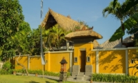Entrance - Rumah Bali - Seminyak, Bali