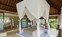 Bedroom and En-Suite Bathroom - Shalimar Villas - Seseh, Bali