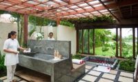 Semi Open Romantic Bathtub Set Up - Shalimar Villas - Seseh, Bali