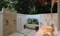 Open Plan Bathroom with Bathtub - Shamballa Moon - Ubud, Bali