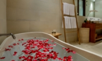 Bathroom with Bathtub - The Maya Villa - Canggu, Bali