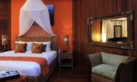 Bedroom with Table Lamps and Mosquito Net - Umah Di Sawah - Canggu, Bali