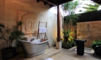 En-Suite Bathtub - Umah Di Sawah - Canggu, Bali