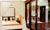 Bedroom with Wooden Floor - Villa Abimanyu II - Seminyak, Bali