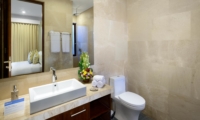 Bathroom with Mirror - Villa Amelia - Legian, Bali