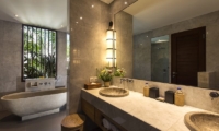 En-Suite Bathroom with Bathtub - Villa Anam - Seminyak, Bali