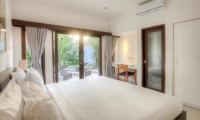 Bedroom with Study Table - Villa Arria - Seminyak, Bali