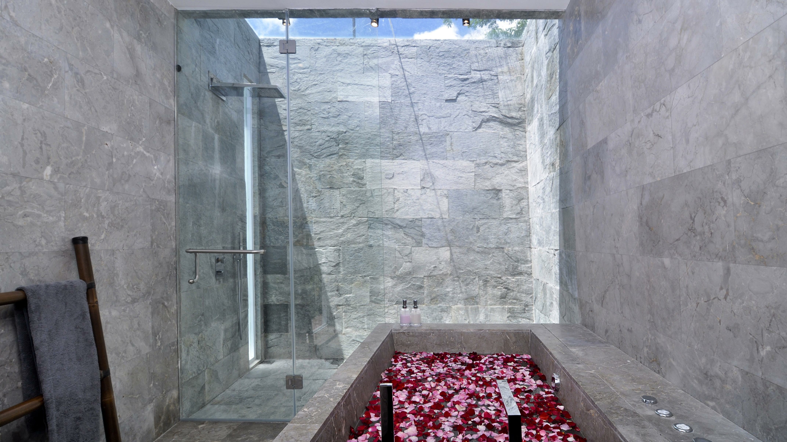 Romantic Bathtub Set Up - Villa Ashoka - Canggu, Bali