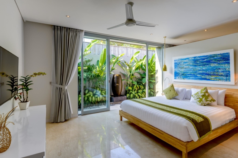Bedroom with TV - Villa Bamboo Aramanis - Seminyak, Bali