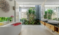 Bathroom with Bathtub - Villa Bamboo Aramanis - Seminyak, Bali