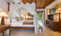 Four Poster Bed with TV - Villa Batujimbar - Sanur, Bali