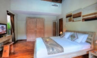 Bedroom with TV - Villa Bisi - Seminyak, Bali