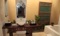 Bathroom with Mirror - Villa Bodhi - Ubud, Bali