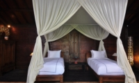 Twin Bedroom with Wooden Floor - Villa Bodhi - Ubud, Bali