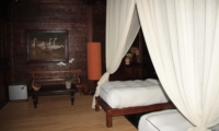 Twin Bedroom with Mosquito Net - Villa Bodhi - Ubud, Bali