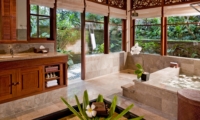 Bathroom with Bathtub - Villa Bukit Naga - Ubud, Bali