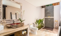 En-Suite Bathroom with Shower - Villa Can Barca - Seminyak, Bali