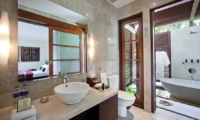 Bedroom and Bathroom - Villa Cantik Ungasan - Uluwatu, Bali