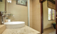 Bathroom with Mirror - Villa Cemadik - Ubud, Bali
