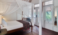Bedroom with Wooden Floor - Villa Coral Flora - Gili Trawangan, Lombok