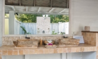 His and Hers Bathroom with Mirror - Villa Coral Flora - Gili Trawangan, Lombok
