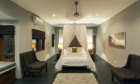 Spacious Bedroom with Seating Area - Villa Damai Lestari - Seminyak, Bali