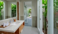 Bathroom with Outdoor View - Villa Delmar - Canggu, Bali