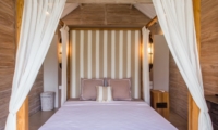 Bedroom with Four Poster Bed - Villa Du Bah - Kerobokan, Bali