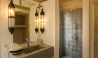 Bathroom with Shower - Villa Du Ho - Kerobokan, Bali