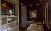 En-Suite Bathroom with Bathtub and Mirror - Villa Galante - Umalas, Bali