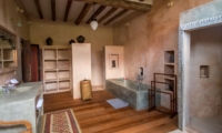 En-Suite Bathroom with Wooden Floor - Villa Galante - Umalas, Bali