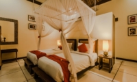 Twin Bedroom with Mosquito Net - Villa Gembira - Seminyak, Bali