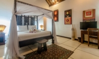 Bedroom with TV - Villa Ginger - Seminyak, Bali